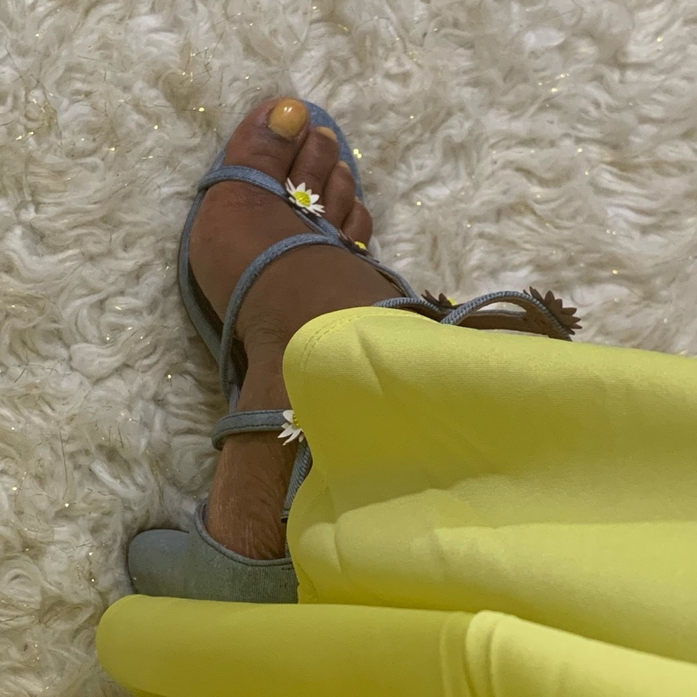 Daisy Heels - Picture 2 of 2
